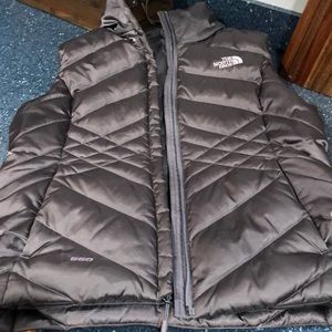 EUC women’s small 550 north face vest